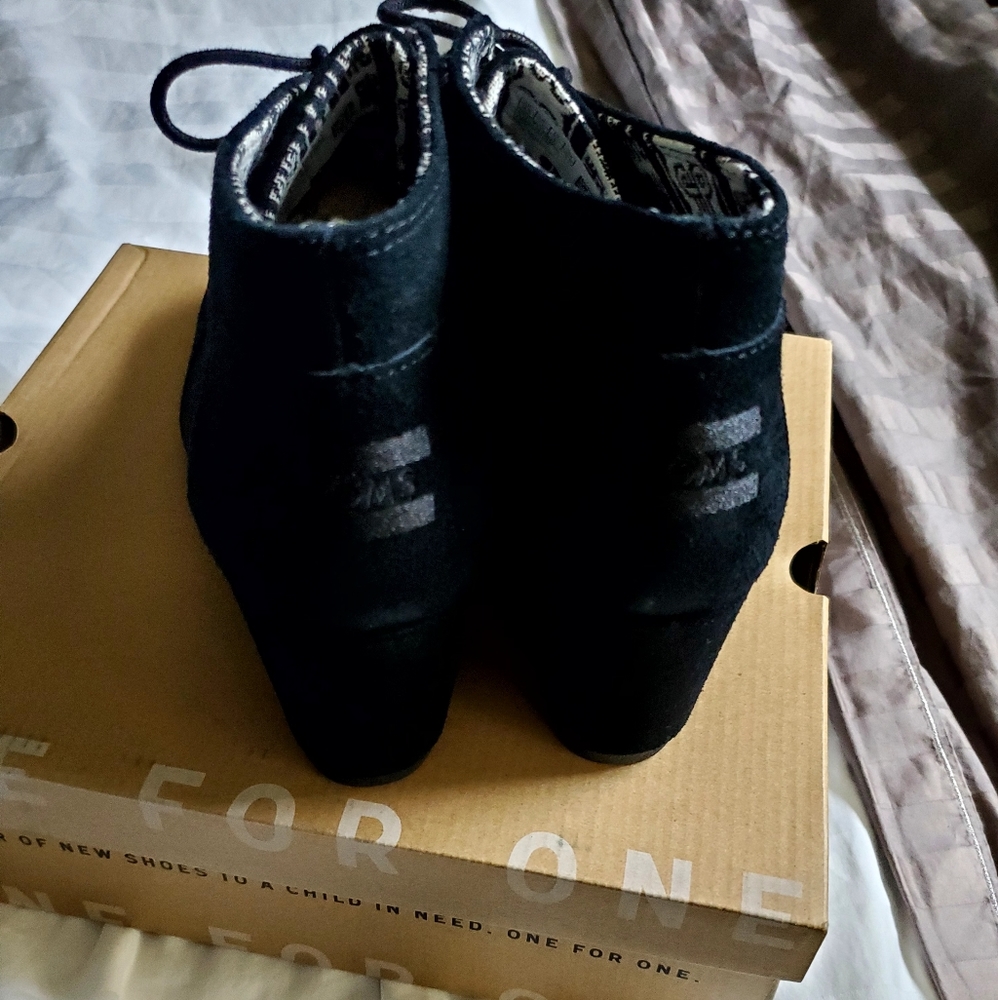 Toms Booties - Picture 7 of 9